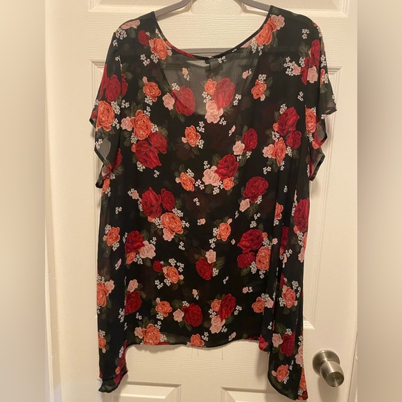 torrid Black Floral Chiffon Sharkbite Swing Tee - Picture 9 of 10